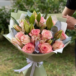 Ramo 'Bouquet of roses and lilies'