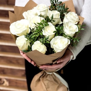 Bouquet '11 roses with pistachio'