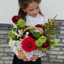 Flower basket 'Basket with dahlia'