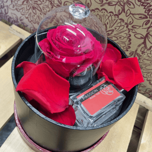 Eternal rose and perfumed gift box