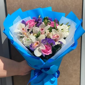 Bouquet of orchids and statice