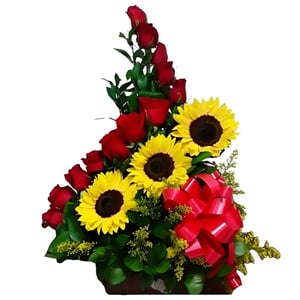 Besonderes Design aus Rosen und Sonnenblumen