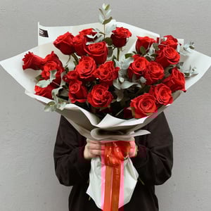 Bouquet '25 roses with euclyptus'