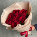 7 red roses per pack