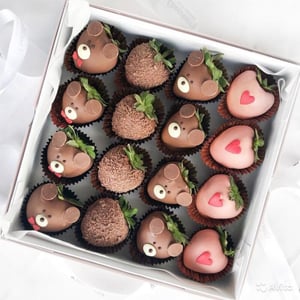 Schokoladenüberzogene Erdbeeren "Bären"