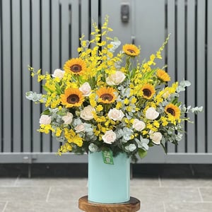 Flower basket 'Radiant Success'