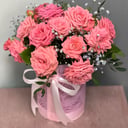 Hat box with flowers 'Pink sunset'