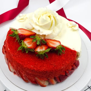 1.5 kg Velvet and Poppy Seed Cake