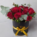 Red roses in a hat box