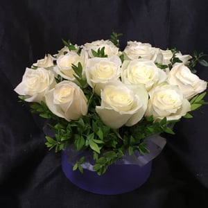 Hat box with flowers 'Milli'