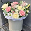 Hat box with flowers 'Darling'