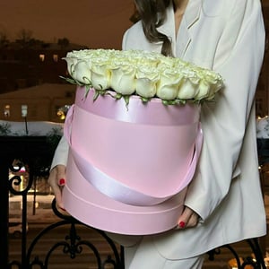 Hat box with flowers 'Roses'