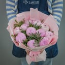 Bouquet of 11 pink peonies with pistachio