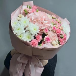 Pink-Toned Mixed Bouquet