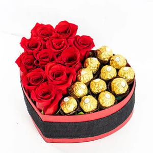 Flower box 'Heart-shaped bouquet of mixed roses and chocolates'