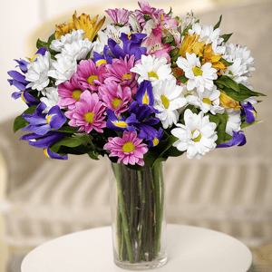 Blumenstrauß 'Richtiges Geschenk: Alstroemerien, Chrysanthemen und Schwertlilien'