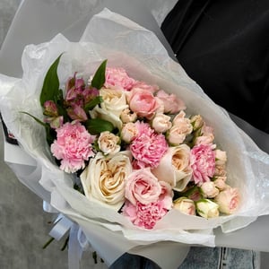 Stylish delicate Wembury bouquet