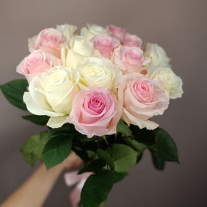 Bouquet '15 pink and white roses'