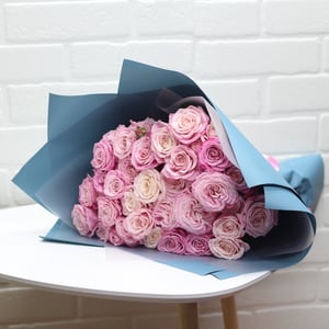 Bouquet of 19 spray roses