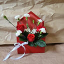 Caja de flores 'Flores en un sobre "Día brillante"'