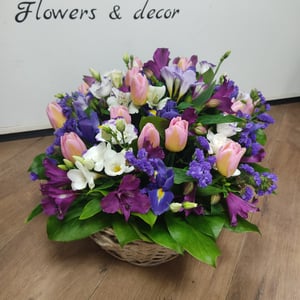 Flower basket 'A moment of spring'