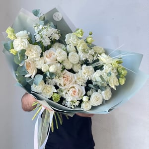 Schneeweißes Bouquet aus Premium-Blumen