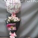Ramo 'Bouquet de 12 rosas con globo y bombones'