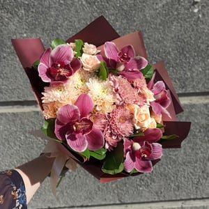 Blumenstrauß mit Orchideen