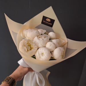 Blumenstrauß 'Elfenbeinfarbener Pfingstrosenstrauß'