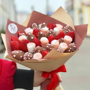 Bouquet of strawberries "Reims" S