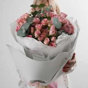 Bouquet of pink bush roses
