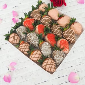 Strawberry set in Belgian chocolate 20