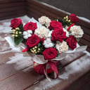 Hat box with flowers 'Snowy garden'