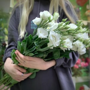 White eustoma