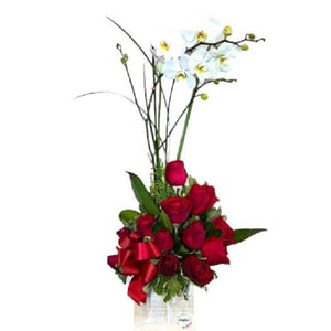 Caja de flores 'Planta de orquídea y rosas'