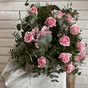 Mazzo 'Bouquet rosa elegante'