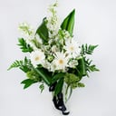 Elegante Blumen: Gerbera und Unterholz