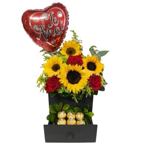 Flower box 'Cassetto con rose, girasoli e Ferrero'