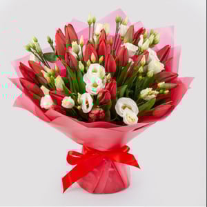 Blumenstrauß 'Frühlingspalette (rot-weiß)'