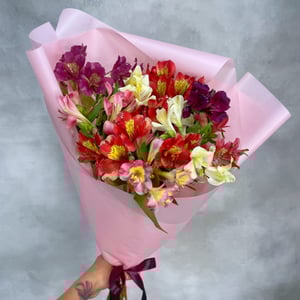 Ramo de alstroemerias