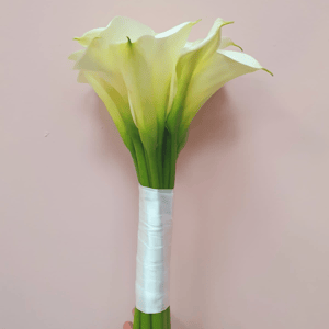 Bride's bouquet of callas with ribbon