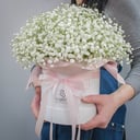 Hat box with flowers '9 white gypsophila in a hatbox'