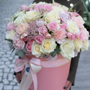 Hat box with flowers 'Flower box large'