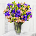 Bouquet 'First love: Spray Roses, Irises and Lisianthuses'