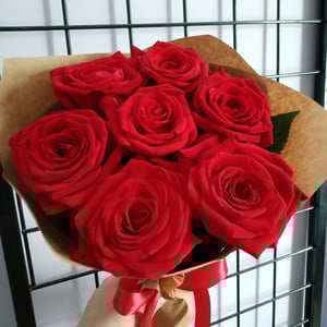 Bouquet of 7 red roses