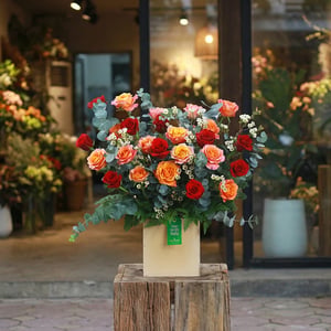Flower basket 'Radiant Warmth Greeting'