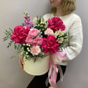 Composición con rosas caladas