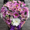 Hat box with flowers 'Bewitching'