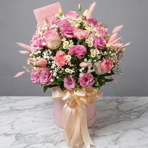 Caja de flores moradas
