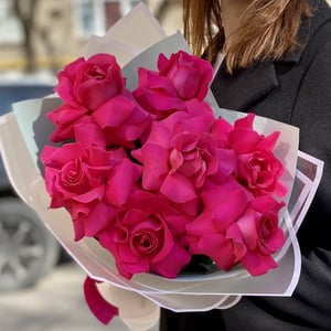 Bouquet '7 openwork crimson roses'